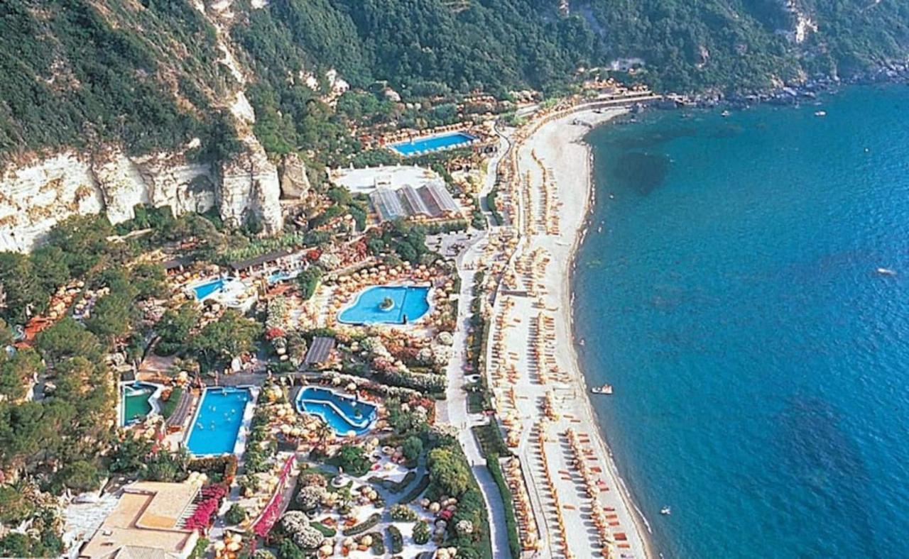 Appartamenti Su Piazza Matteotti Forio di Ischia Esterno foto